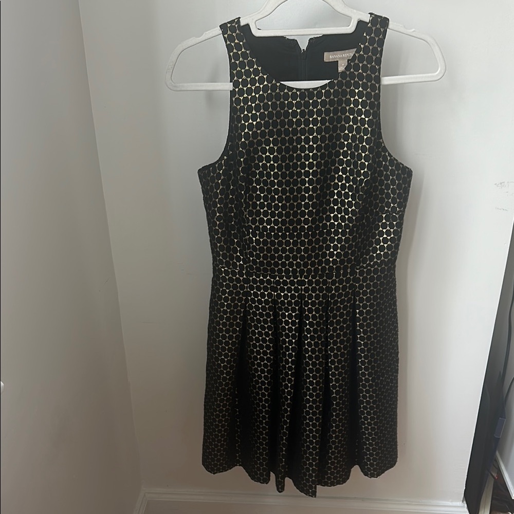Black and Gold Chic Geometric Sleeveless Dress size 4